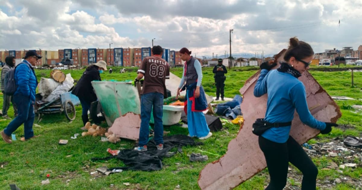 Personas limpiando en Berlín, Suba