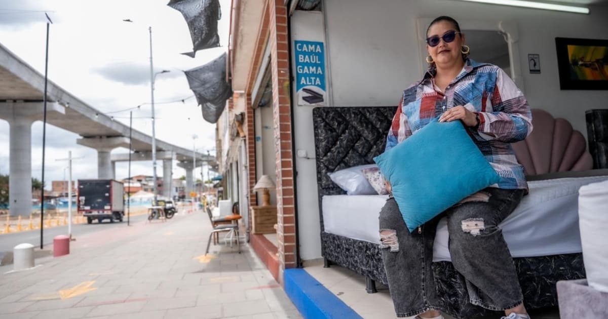 Foto de mujer propietaria de uno de los negocios cercanos a obras de la Línea 1 del Metro.