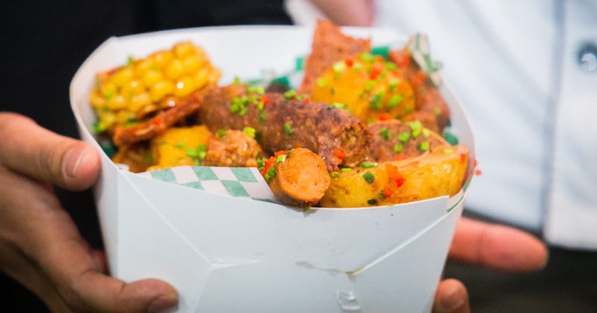 Un plato de fritanga durante el Fritanga Fest en Bogotá.