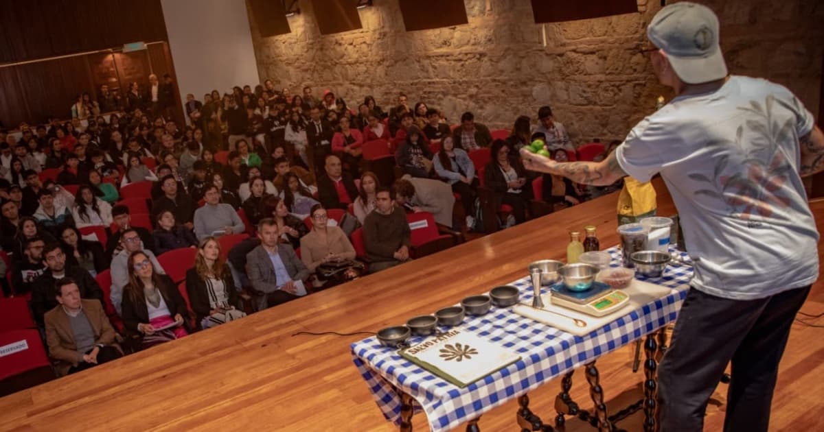 Personas asistentes al foro y auditorio de la Semana Reducción y Pérdida de Desperdicios de Alimentos en Bogotá.