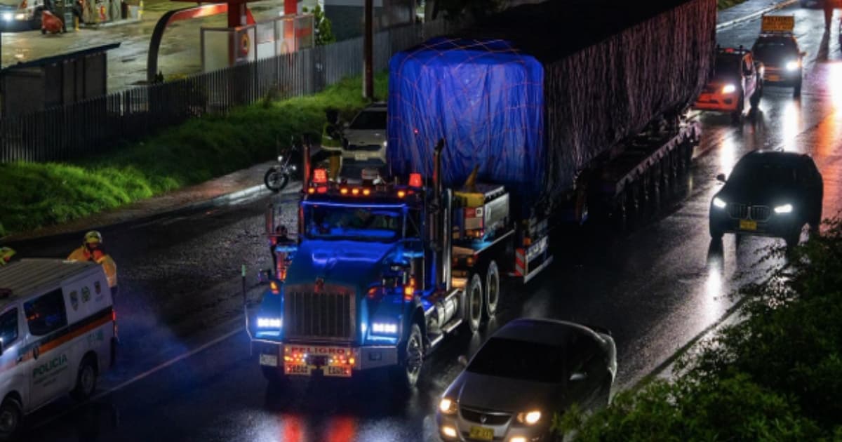 Uno de los vagones del segundo tren de la Línea 1 del Metro de Bogotá durante su ingreso a la capital.