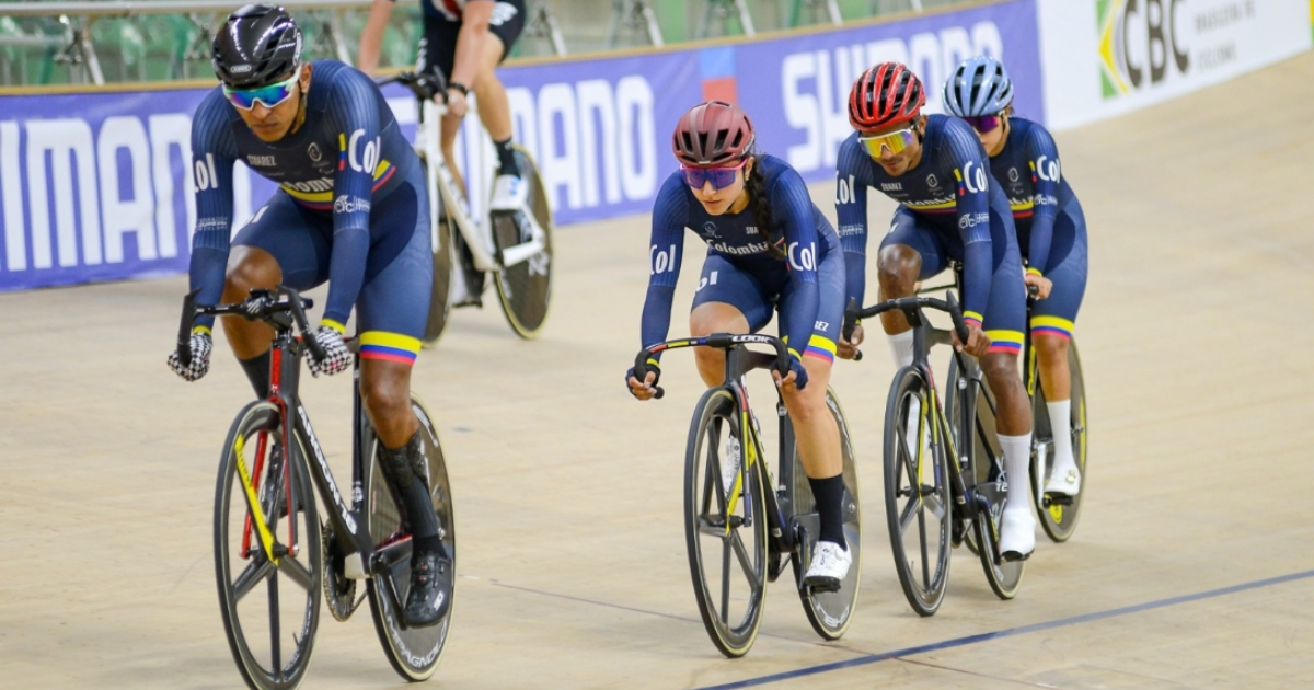 Imagen de ciclistas del Equipo Bogotá en la pista