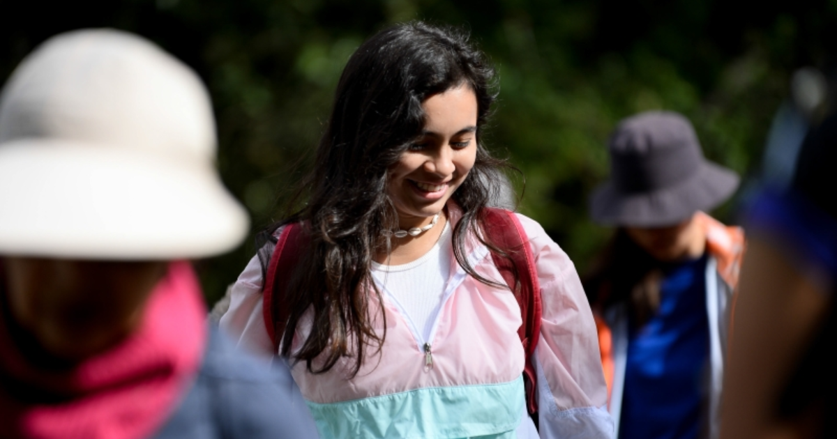 Imagen de una mujer sonriendo. 