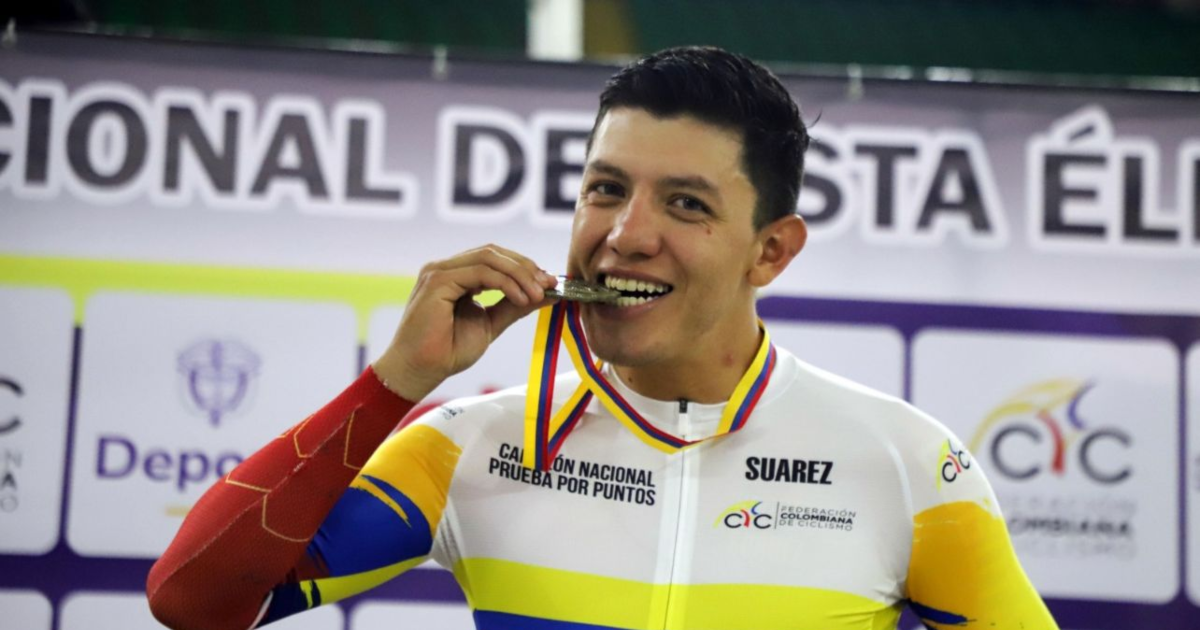 Imagen de Javier Jamaica con su medalla de oro