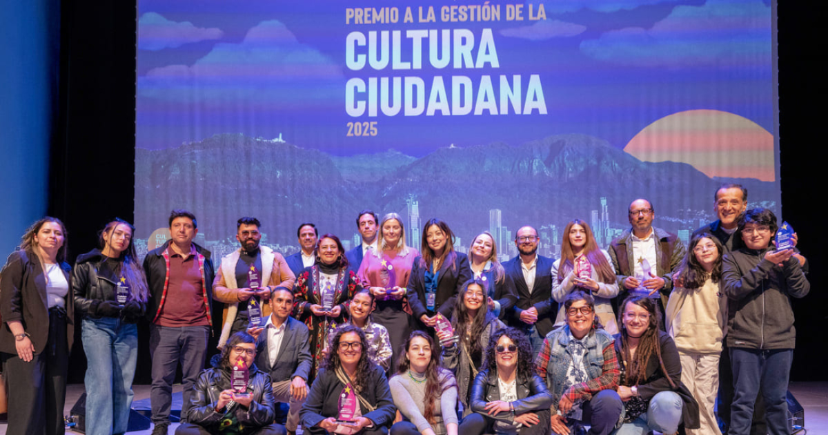 Inmagen del grupo de ganadores del premio a la Gestión cultural 2025