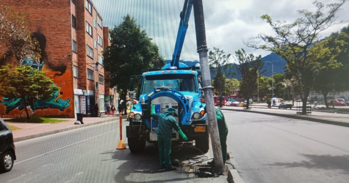 Foto que muestra trabajadores del Acueducto de Bogotá