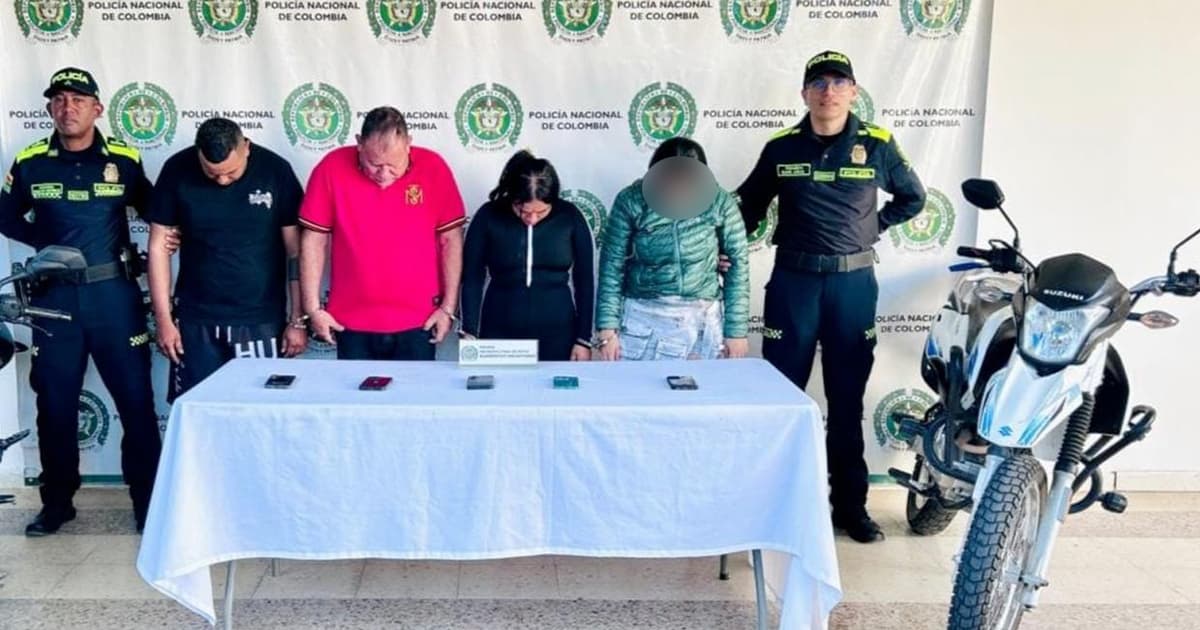 En la foto 4 personas capturadas por hurtar a usuarios del sistema financiero