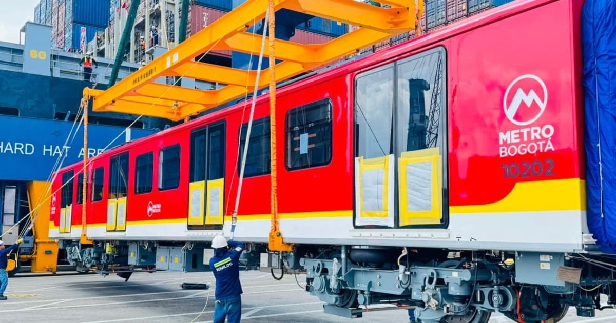 Foto del segundo tren de la Línea 1 del Metro a su llegada a Colombia