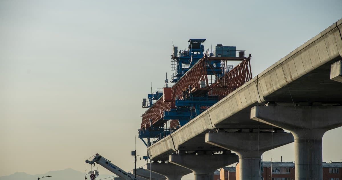 Foto de un frente de obra del Metro de Bogotá 