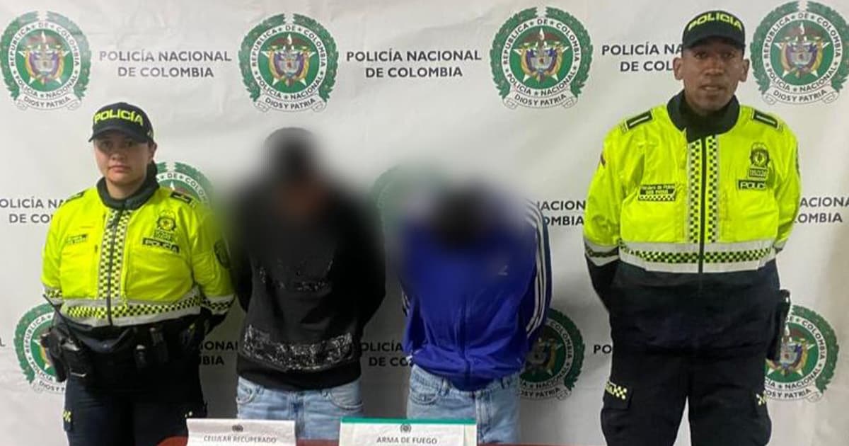 En la foto dos personas capturadas por el delito de hurto