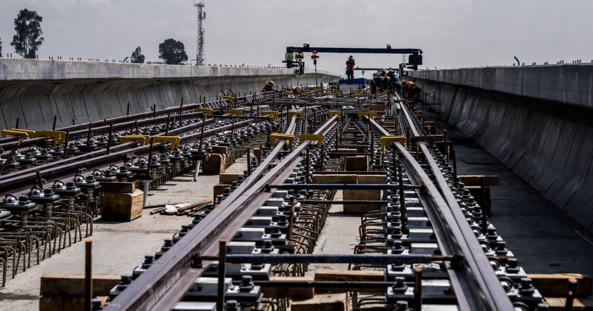 2,4 kilómetros de rieles instalados viaducto Línea 1 del Metro Bogotá