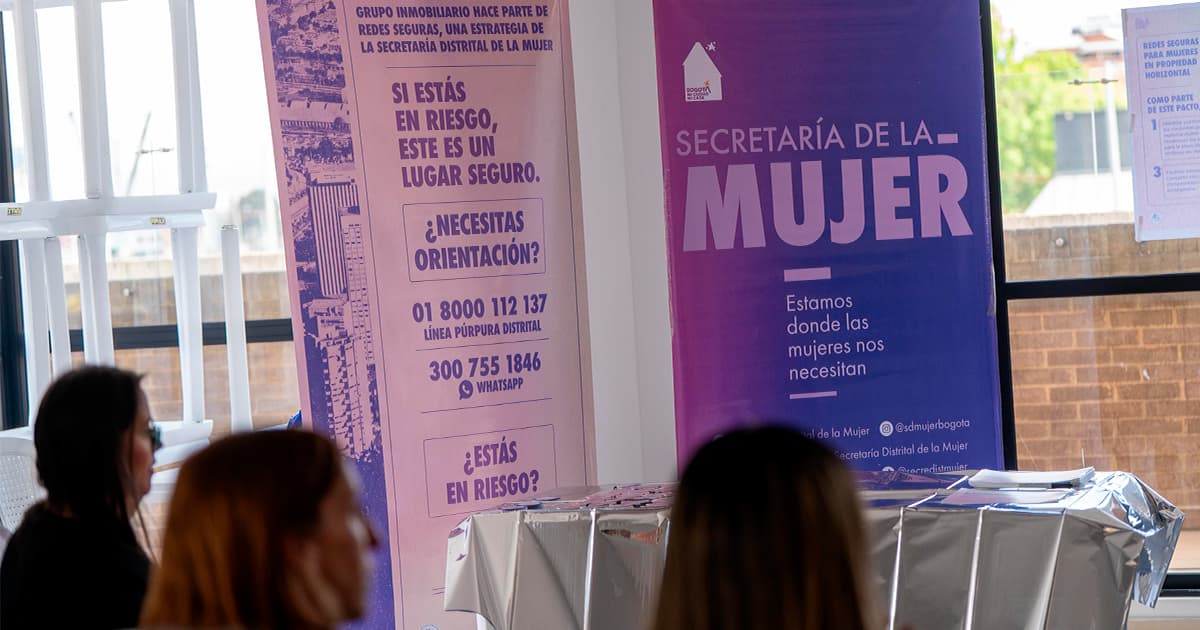 En la foto un cartel de mujer