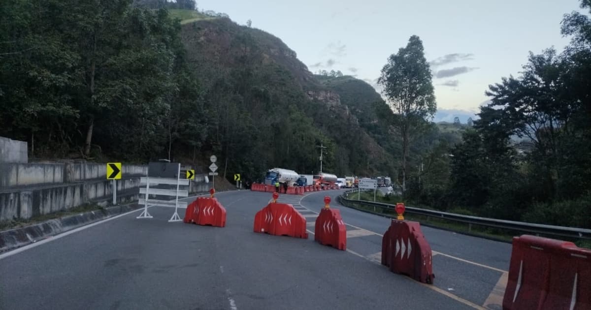 Vehículos de carga y particulares circulando por la Vía al Llano.
