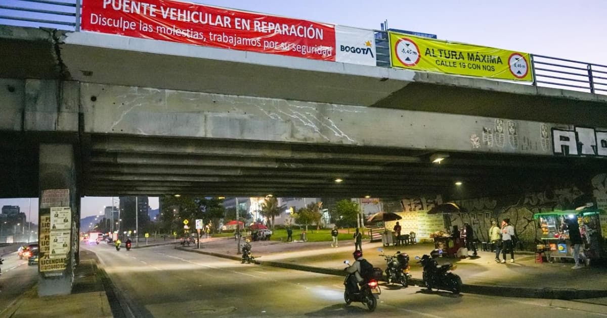 Foto del puente vehicular de la avenida NQS con calle 19 tras su proceso de reparación.