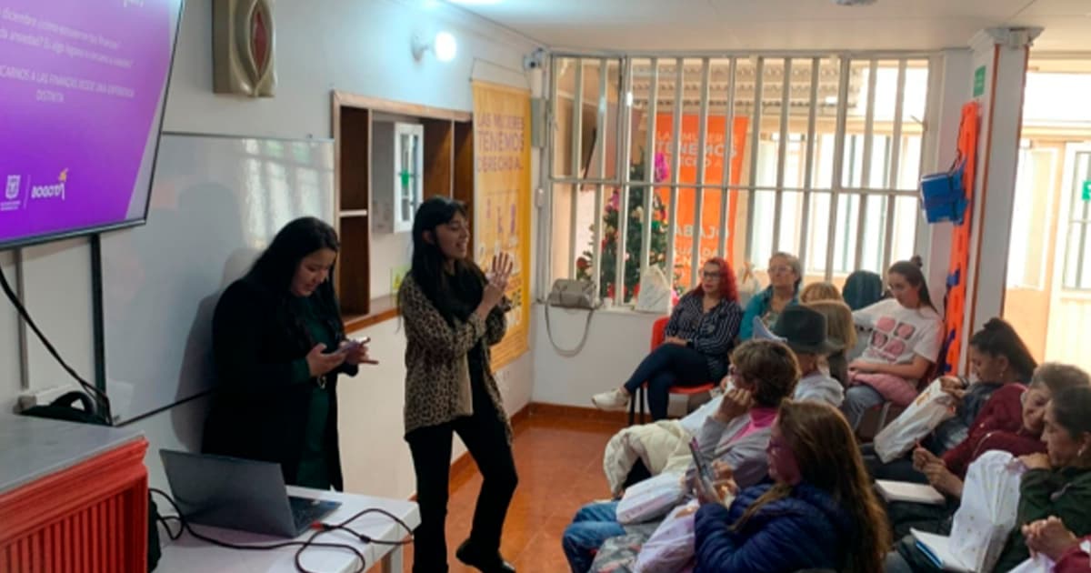 en la foto una capacitación sobre la sensibilización desde la Ruta de Atención y fortalecimiento de su ejercicio de liderazgo.