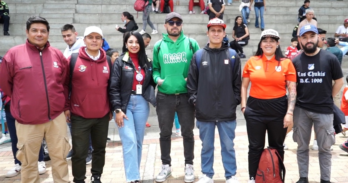 En la foto representantes de varios equipos