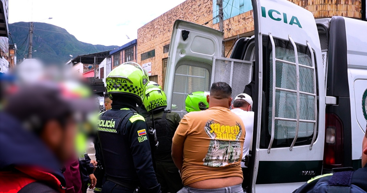Foto con los capturados en esta megatoma en Bogotá