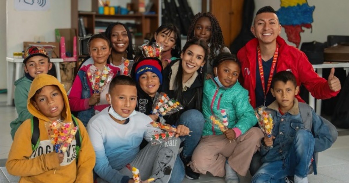 Foto que muestra niños y niñas que hacen parte de la Fundación Semilla de Vida Eterna en Ciudad Bolívar