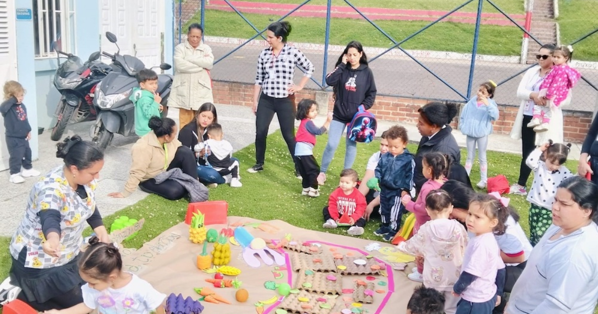 Imagen de varios niños y niñas en una de las actividades de Integración Social