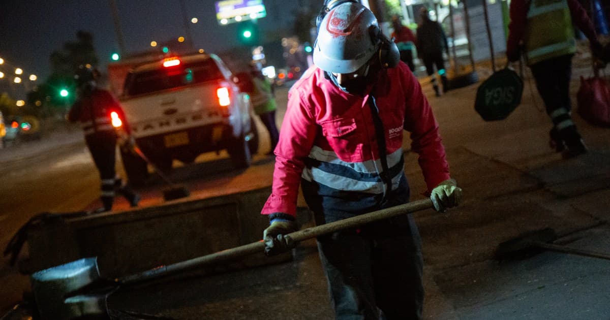 Foto de un trabajador en un frente de obra en Bogotá