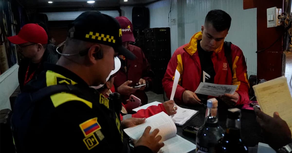 En la foto las autoridades haciendo un operativo en Bogotá 