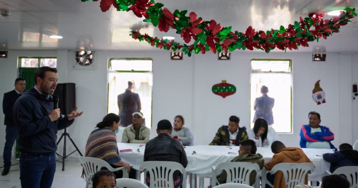 Foro del alcalde Galán durante el almuerzo de fin de año con víctimas del conflicto en Bogotá.