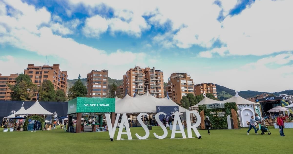 Foto de la Feria Navidad 2025 de Vassar con participación de emprendedores de 'Hecho en Bogotá'.