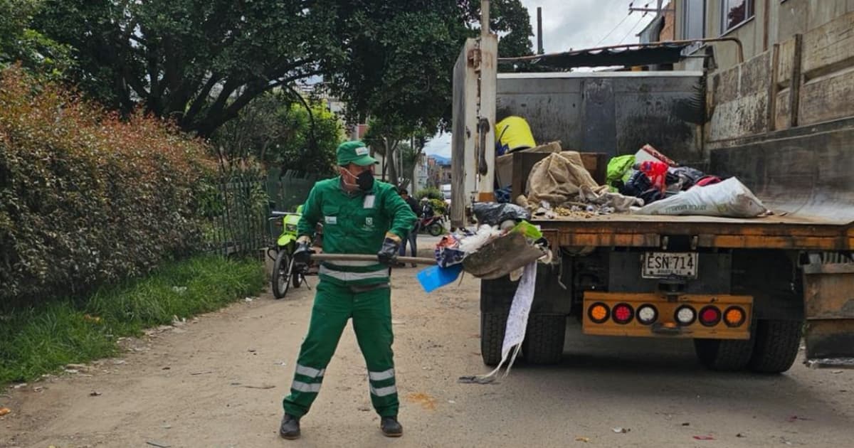 Foto del operativo de espacio público en la localidad de Suba con limpieza de calles.