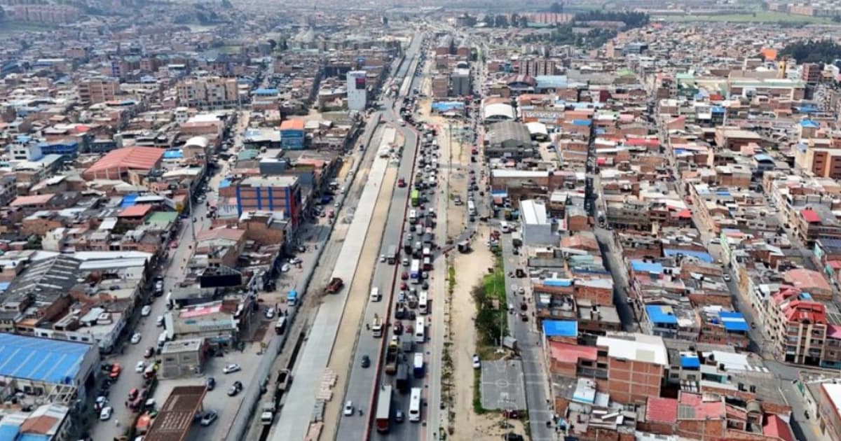Foto de la autopista Sur y la paralela en Soacha para facilitar salida de viajeros.