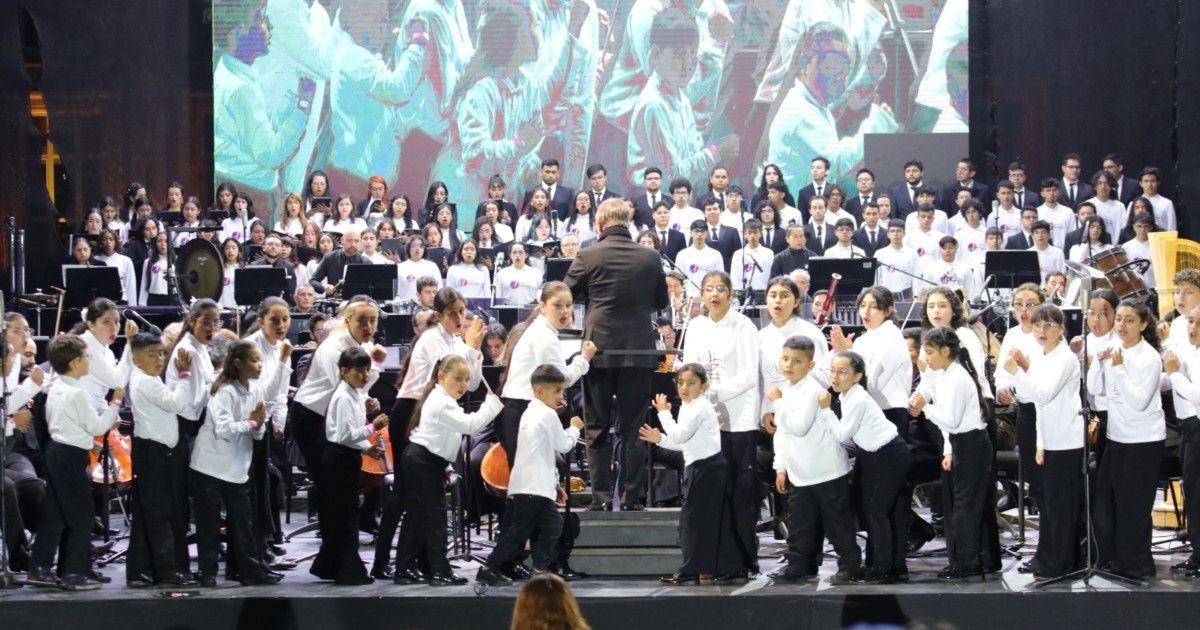 Foto que muestra integrantes de la Filarmónica de Bogotá 