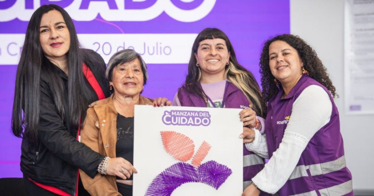 Imagen de mujeres en Manzana del Cuidado 20 de Julio