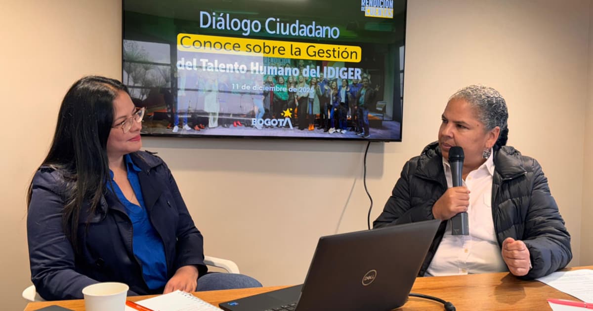 Funcionarias del IDIGER en diálogo ciudadano 