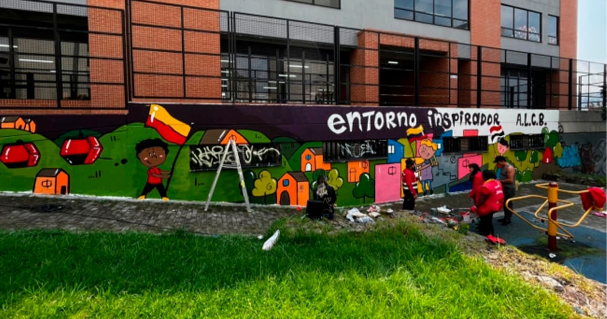 Foto de un mural y de un espacio que fue embellecido y recuperado