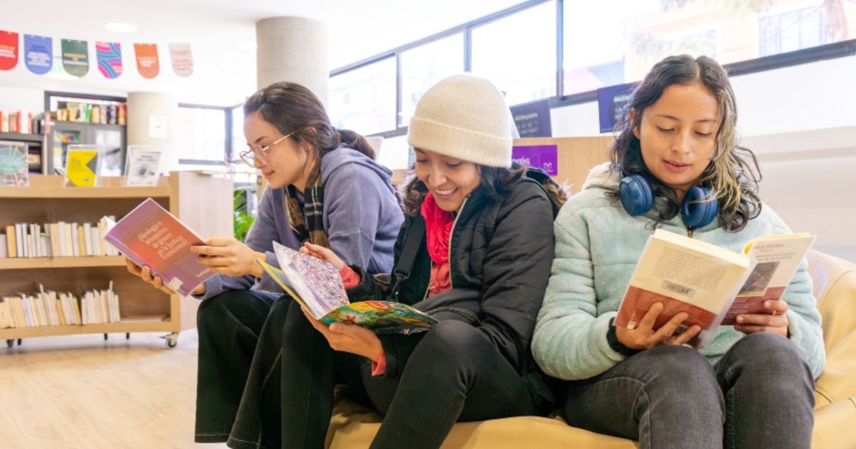 Imagen de Usuarias de la Biblioteca Pública El Mirador 