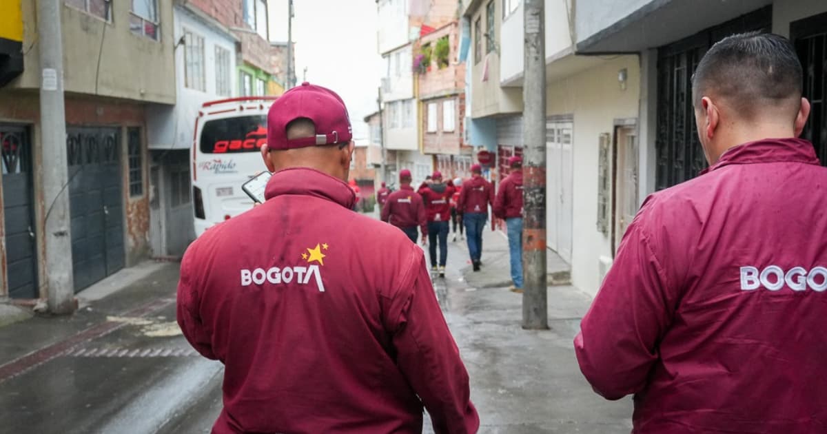 En la foto los gestores de convivencia haciendo operativos de control 