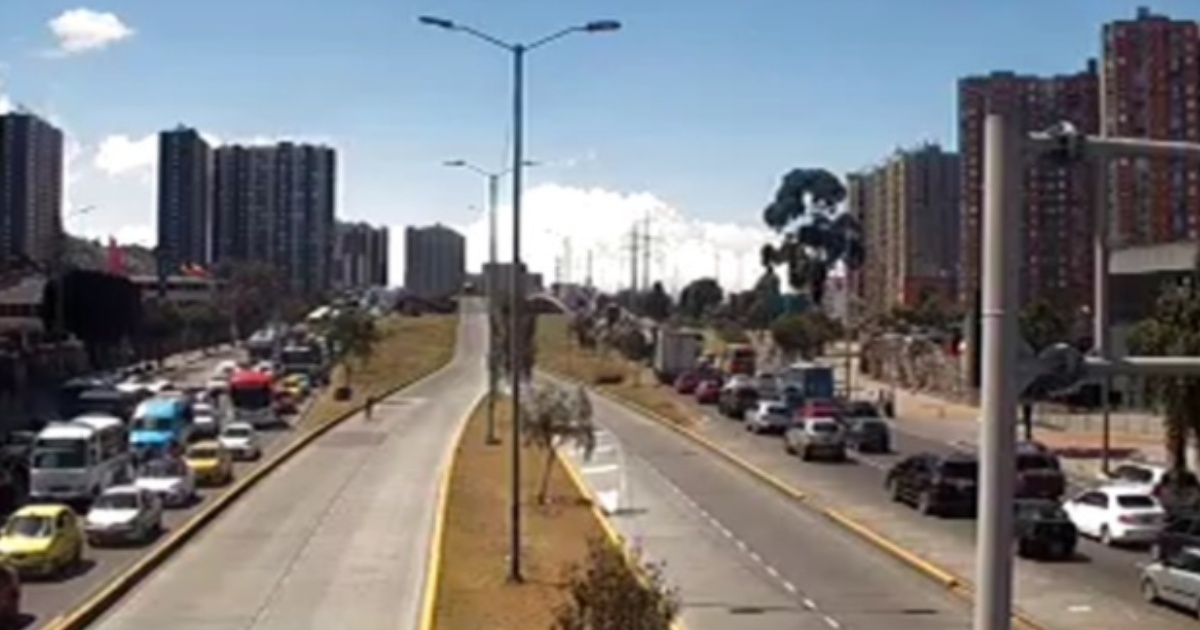 Imagen de una de las vías del sur de Bogotá con alto flujo vehicular