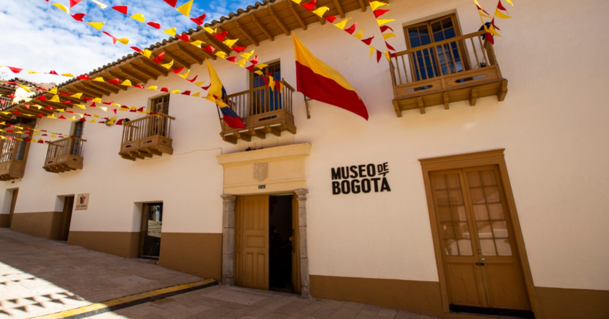 Foto que muestra la fachada del Museo de Bogotá 