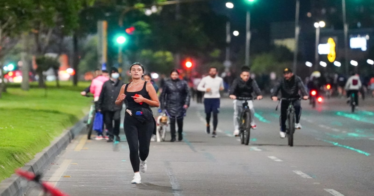 Imagen de deportista corriendo en la Ciclovía
