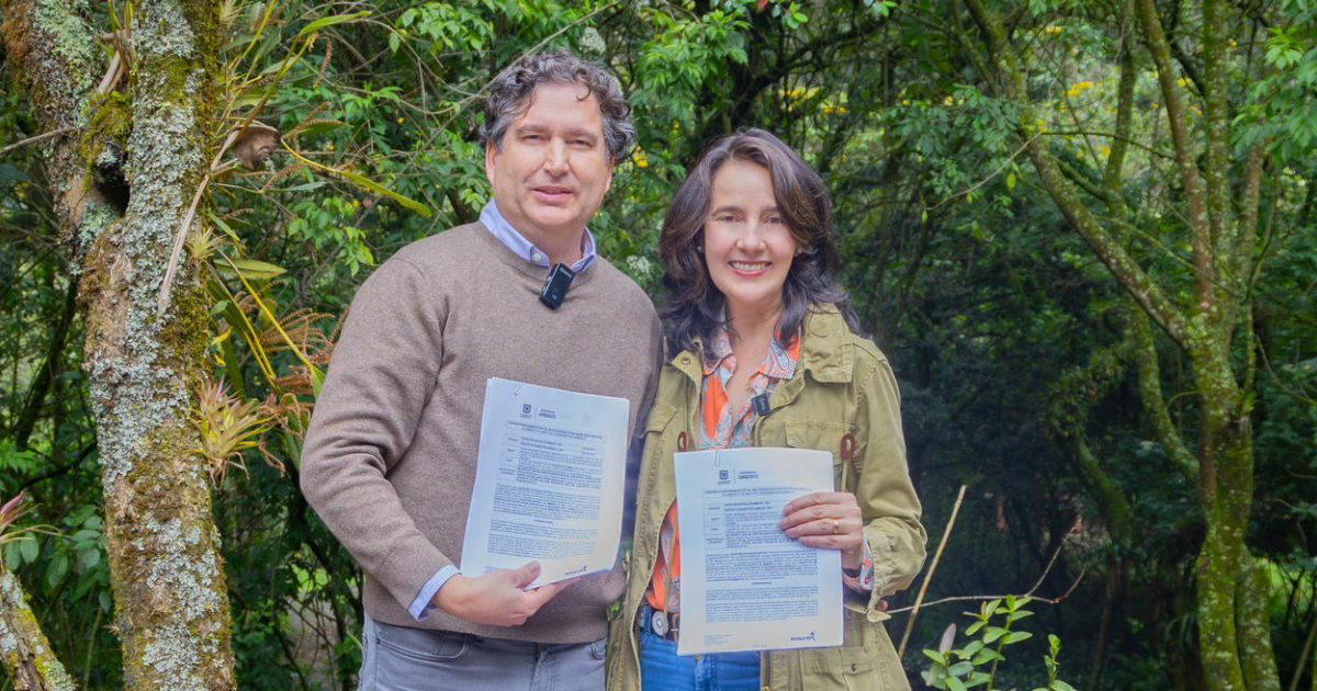 Foto de Hernando García, director del Instituto Alexander von Humboldt y Adriana Soto, secretaria de Ambiente de Bogotá