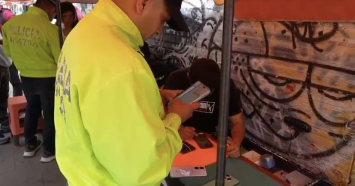 Foto del operativo a centros comerciales y puestos de ventas informales en Bogotá.