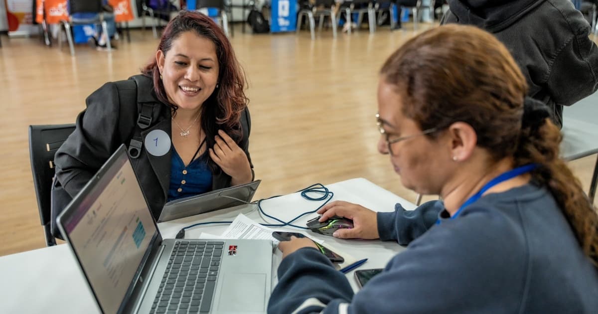 Trabajo Bogotá 150 vacantes conductores y operarios producción en enero de 2026