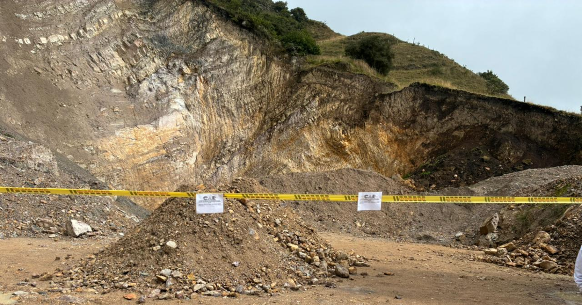 Imagen de una zona despejada con una montaña de escombros
