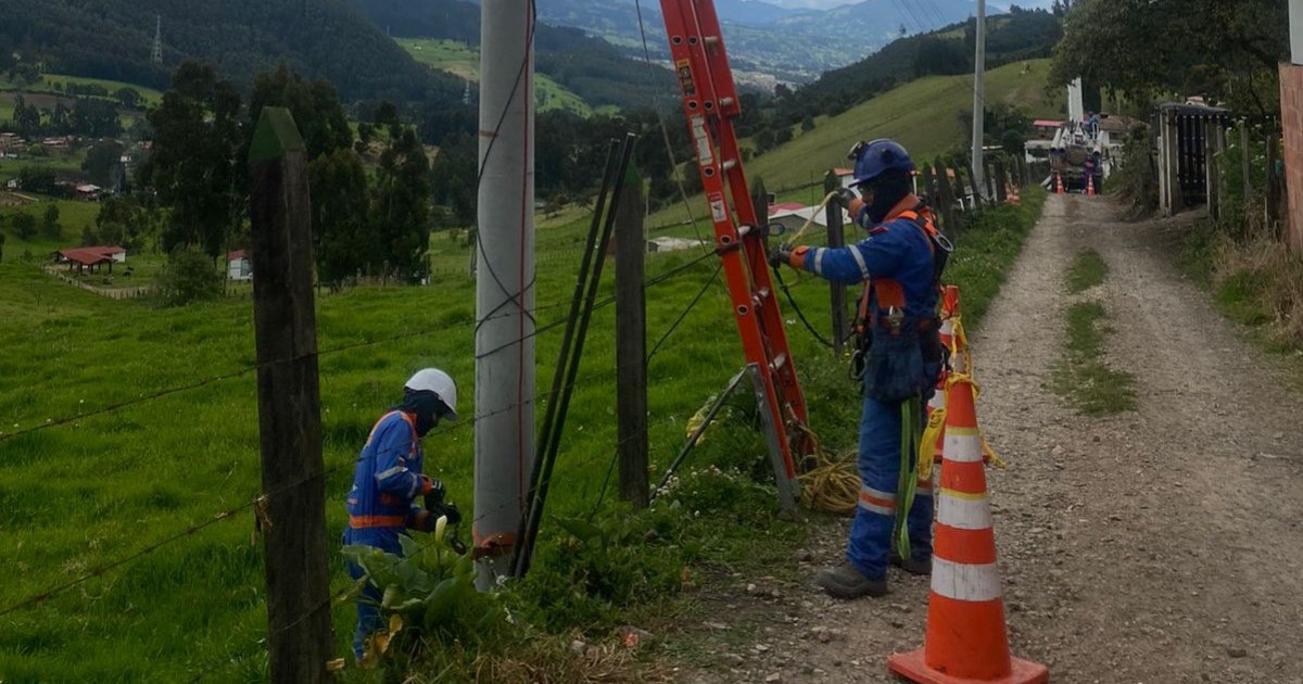 Foto que muestra trabajadores de Enel Colombia 