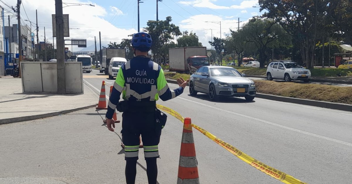 Foto que muestra vehículos andando por las calles 