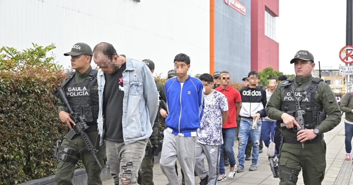 Foto de los hombres sindicados de integrar 'Los Satanás' capturados en Bogotá.