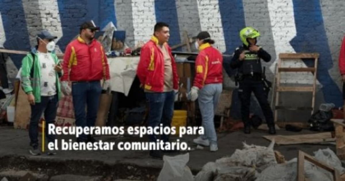 Foto del operativo de recuperación de espacio público en la Carrilera, centro de Bogotá.