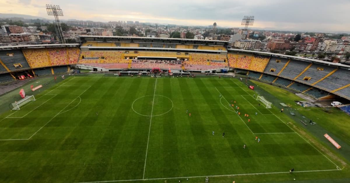 Campo de juego de estadio El Campín 