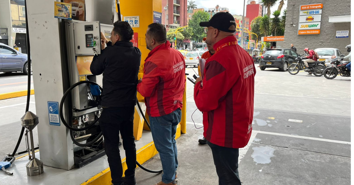 Foto de funcionarios del Distito en un operativo de control 