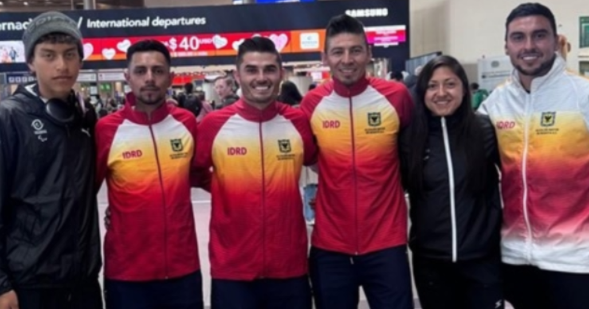 Imagen de los deportistas posando para la foto