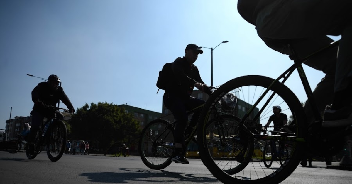 Imagen de ciclistas en vías de Bogotá 